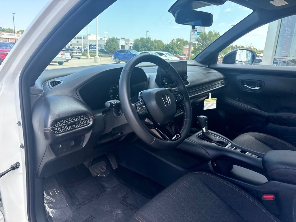 Certified 2025 Honda HR-V Sport image 10