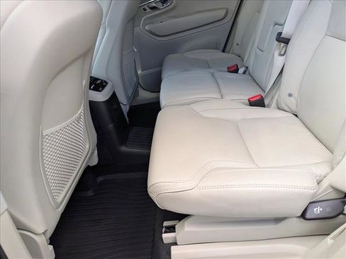 Used 2025 Volvo XC90 T8 Ultra w/ Protection Package Premier image 15