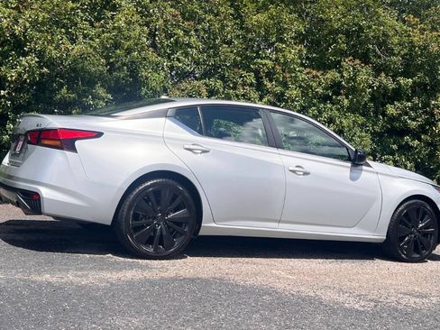 Used 2021 Nissan Altima 2.5 SR FWD image 8