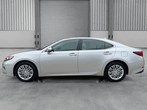 Used 2016 Lexus ES 350 w/ Premium Package w/Wood Trim FWD image 2