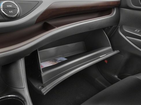 Used 2016 Toyota Highlander Limited Platinum image 19