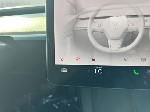 Used 2023 Tesla Model 3 Standard Range image 22