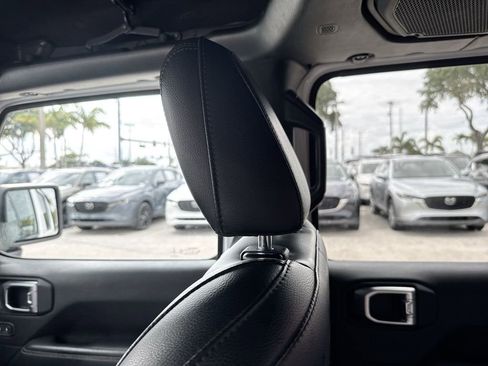 Used 2019 Jeep Wrangler Unlimited Sahara w/ Dual Top Group AWD/4WD image 16