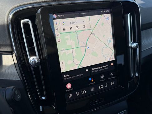 Used 2024 Volvo XC40 B5 Core image 19