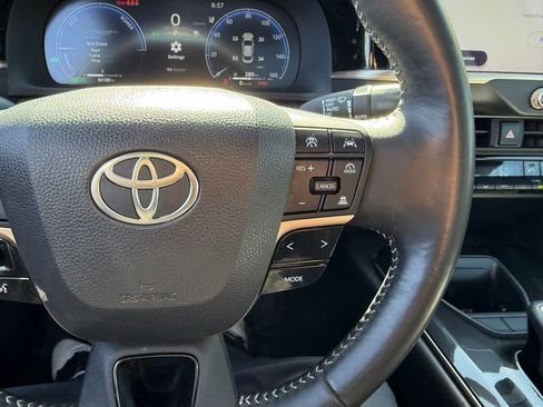 Used 2025 Toyota Crown AWD/4WD image 19