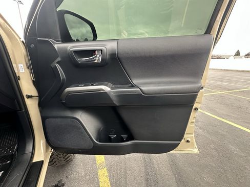Used 2019 Toyota Tacoma TRD Off-Road image 15