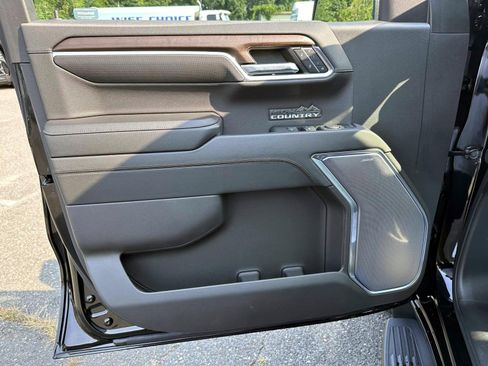 Used 2024 Chevrolet Silverado 1500 High Country w/ Technology Package AWD/4WD image 8