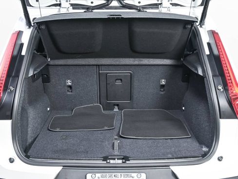 Certified 2025 Volvo XC40 B5 Plus AWD/4WD image 30