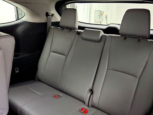 Used 2020 Toyota Highlander XLE FWD image 21