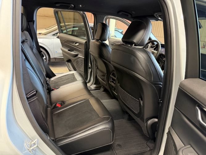 Used 2025 Jeep Grand Cherokee Altitude AWD/4WD image 29