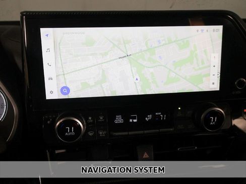 Used 2025 Toyota Highlander XSE AWD/4WD image 3