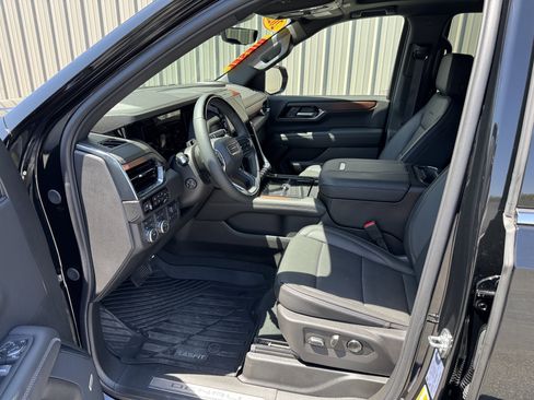 Used 2025 GMC Yukon Denali w/ Denali Reserve Package AWD/4WD image 9