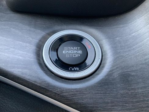 Used 2023 Jeep Grand Cherokee L Limited AWD/4WD image 23