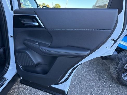 New 2025 Mitsubishi Outlander SE image 29