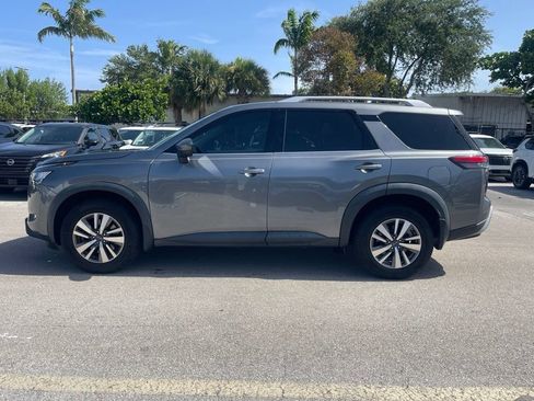 Certified 2022 Nissan Pathfinder SL w/ SL Black Package AWD/4WD image 2