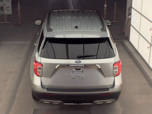 Used 2024 Ford Explorer XLT w/ Equipment Group 202A AWD/4WD image 6