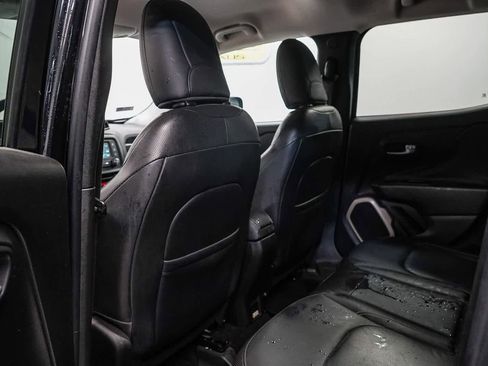 Used 2016 Jeep Renegade Limited image 18