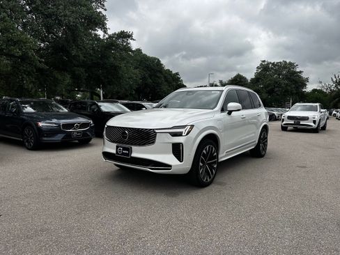 New 2025 Volvo XC90 T8 Plus w/ Protection Package Premier image 2