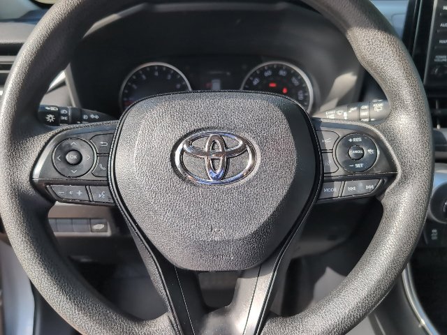 Used 2019 Toyota RAV4 XLE w/ Convenience Package FWD image 11
