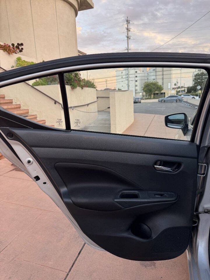 Used 2022 Nissan Versa SV FWD image 12
