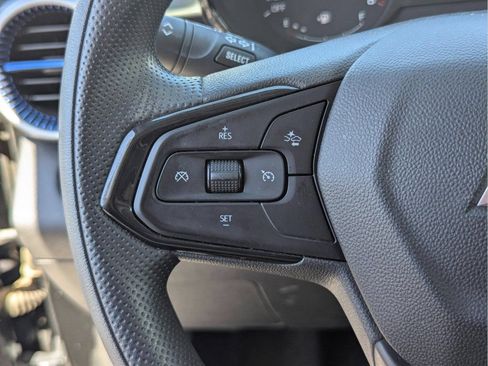 Used 2024 Chevrolet Trax LS w/ LS Convenience Package FWD image 32