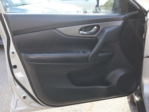 Used 2016 Nissan Rogue S FWD image 7