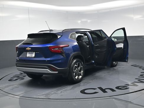 Certified 2024 Chevrolet Trax LT w/ Driver Confidence Package image 25