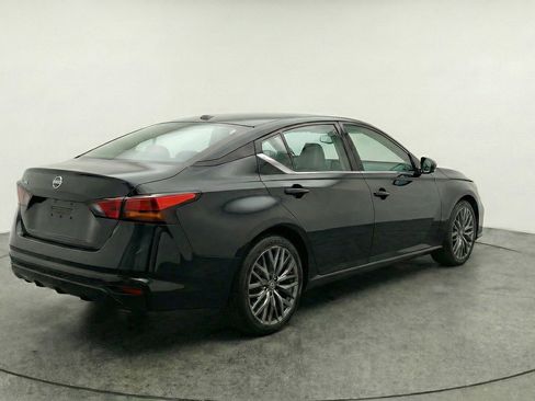 Used 2025 Nissan Altima 2.5 SV FWD image 9