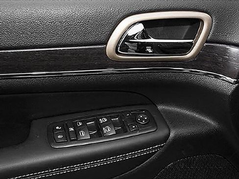 Used 2014 Jeep Grand Cherokee Limited w/ Luxury Group II AWD/4WD image 42