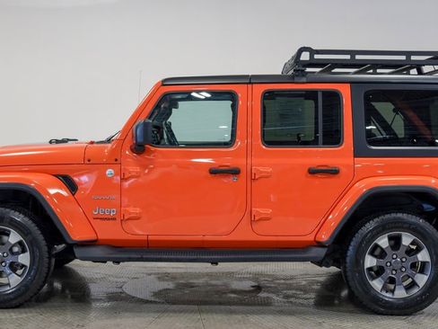 Used 2018 Jeep Wrangler Unlimited Sahara AWD/4WD image 6