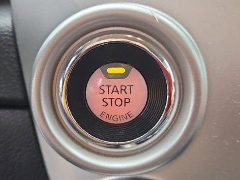 Used 2017 Nissan Titan SV image 17