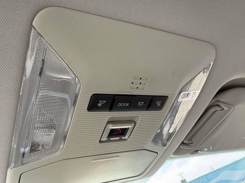 Used 2025 Toyota RAV4 XLE AWD/4WD image 27