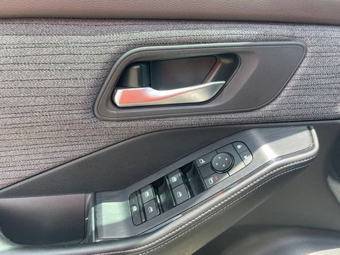 Used 2023 Nissan Rogue SV FWD image 18