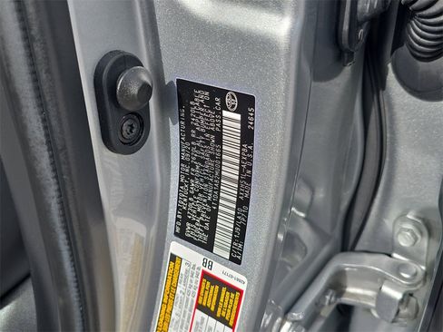 Used 2021 Toyota Avalon Limited image 36