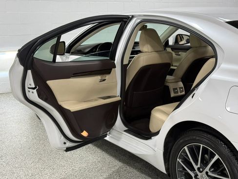 Used 2016 Lexus ES 350 w/ Premium Package w/Wood Trim FWD image 61