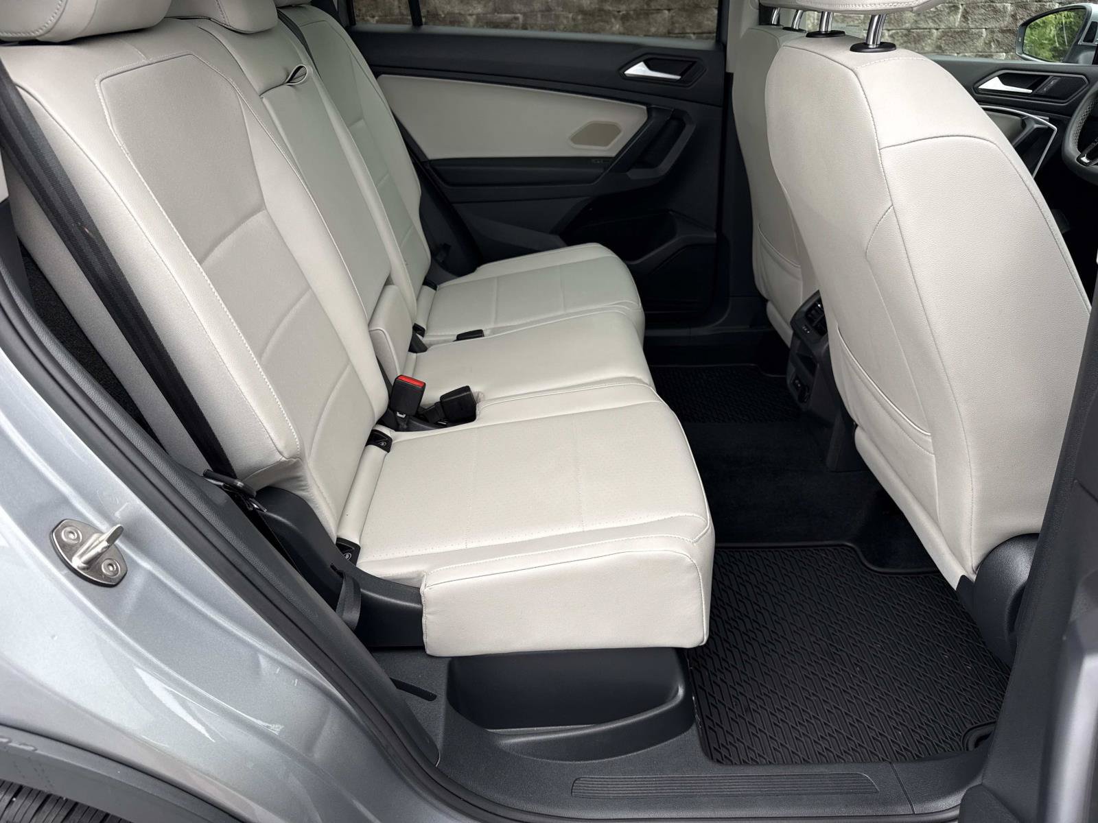 Used 2021 Volkswagen Tiguan SE w/ Panoramic Sunroof Package AWD/4WD image 26