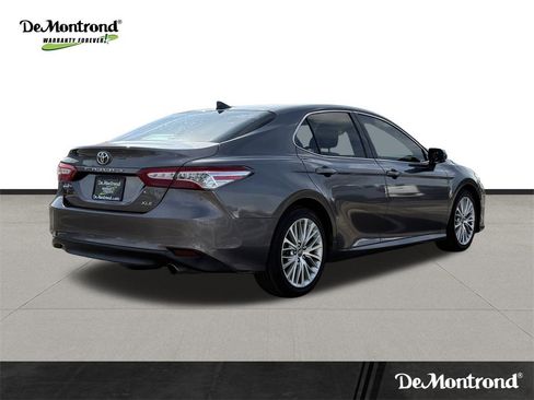 Used 2020 Toyota Camry XLE image 5