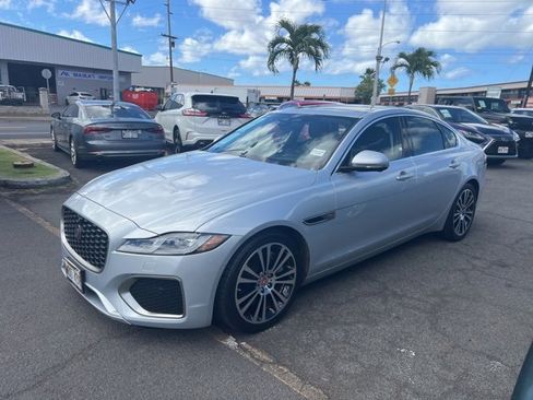 Used 2021 Jaguar XF SE image 3