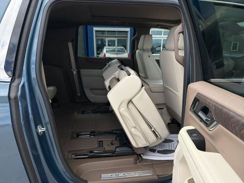 Used 2025 GMC Yukon XL Denali w/ Sun & Power Step Package AWD/4WD image 21