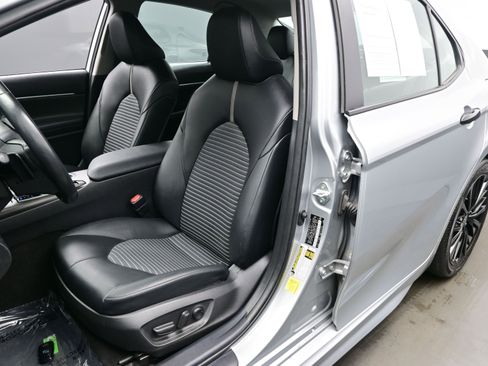 Used 2022 Toyota Camry SE w/ Convenience Package image 12