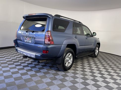 Used 2004 Toyota 4Runner SR5 AWD/4WD image 5