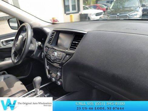 Used 2019 Nissan Pathfinder SL image 19