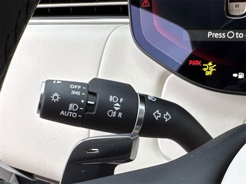 New 2025 Land Rover Range Rover SE image 30