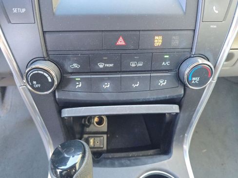 Used 2015 Toyota Camry LE image 15