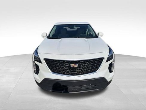 Certified 2022 Cadillac XT4 Luxury w/ Cold Weather Package image 2