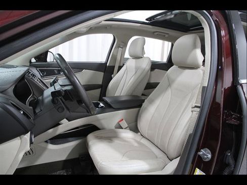 Used 2019 Lincoln Nautilus Reserve w/ Cargo Utility Package AWD/4WD image 6