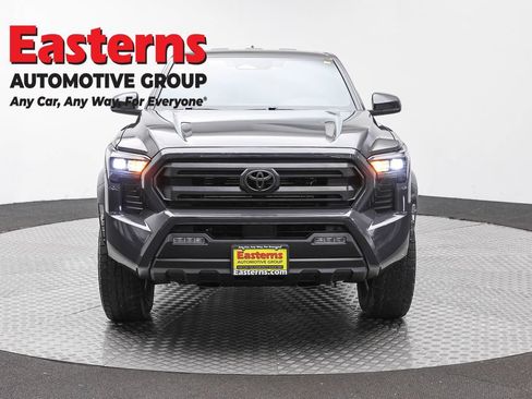 Used 2025 Toyota Tacoma SR5 AWD/4WD image 2