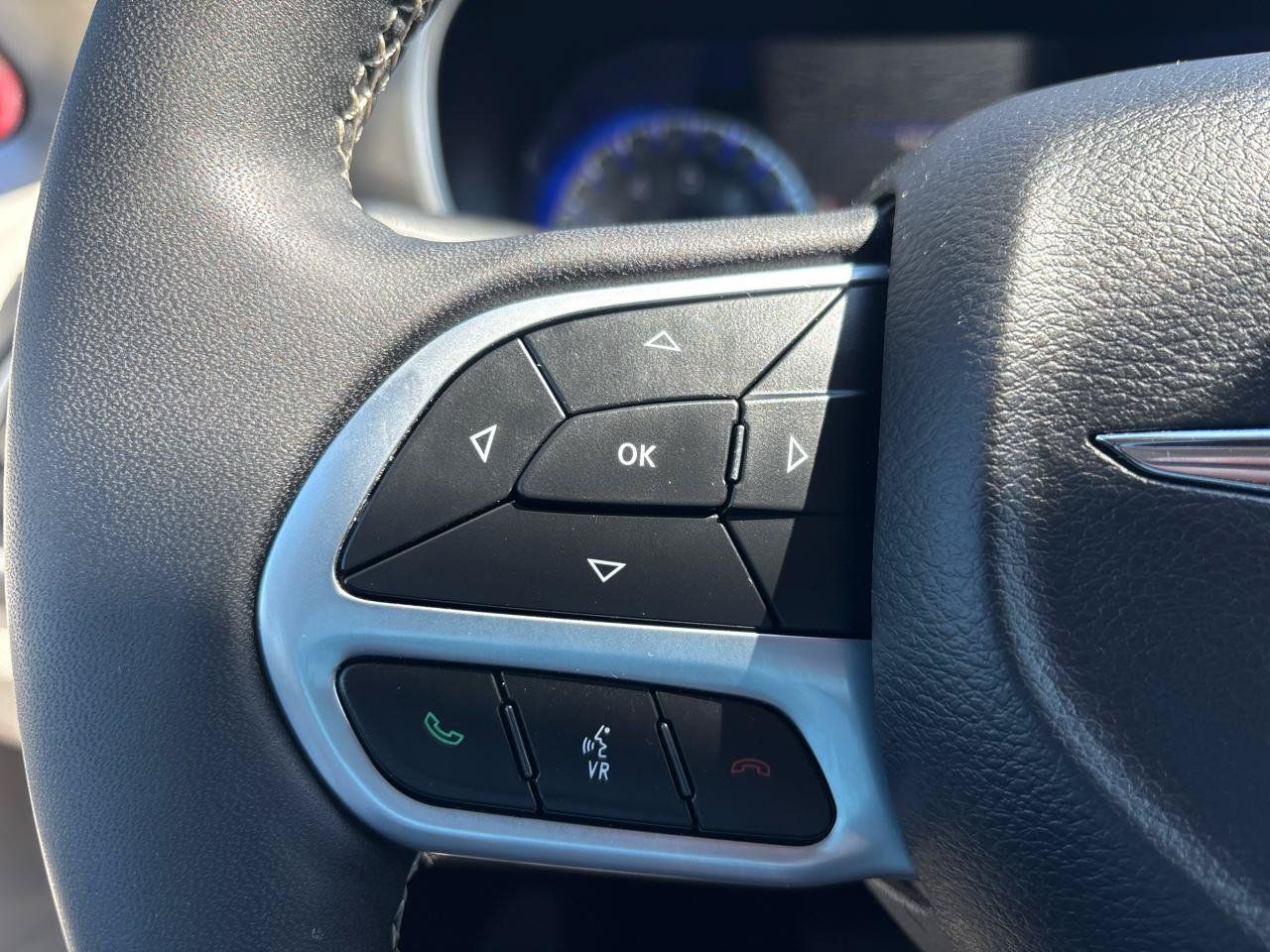 Used 2022 Chrysler Pacifica Touring-L FWD image 16