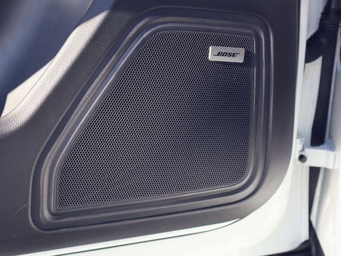 Certified 2025 Porsche Macan image 14