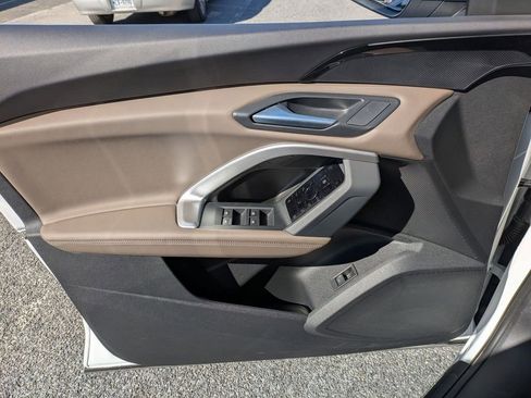 Certified 2025 Audi Q5 Premium w/ Convenience Package image 7